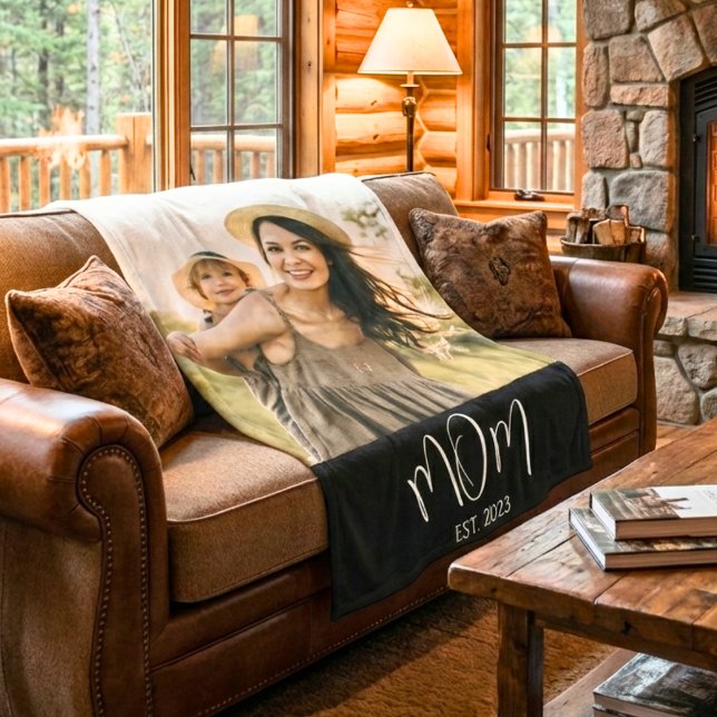 Manta Polar Mom Established Black Modern Script Photo (Subido por el creador)