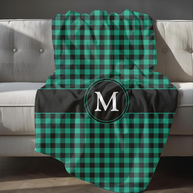 Manta Polar Monograma de chequeos de manchas verdes rusticas (Rustic Green Plaid Checks Monogram Fleece Blanket)