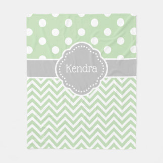 Manta Polar Monograma de Chevron de Polka Verde y Gris