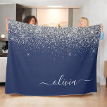 Manta Polar Monograma de esparkle Purpurina azul de la marina<br><div class="desc">Nombre del Monograma del Purpurina de la aguja azul y plateado de la marina y funda inicial de la flota. Esto hace que el dulce perfecto cumpleaños 16, boda, ducha de novia, aniversario, ducha de bebé o fiesta de soltera sea regalo para alguien que ama el lujo glam y los...</div>