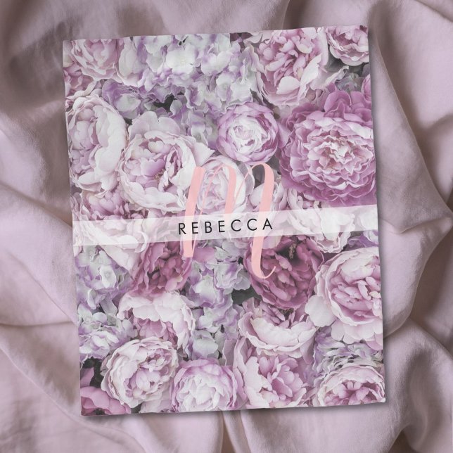 Manta Polar Monograma de guion rosado floral para Rosas peones (Peony Roses Floral Pink Script Monogram Fleece Blanket)