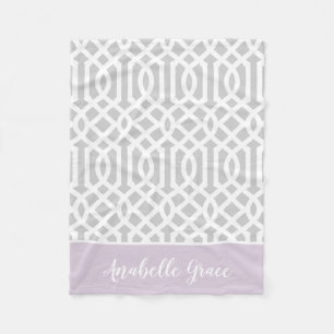 Manta Polar Monograma de Lilac y Gray Trellis   Colores editab