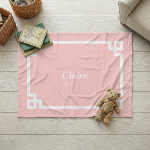 Manta Polar Monograma de llave griega rosa y blanca de pétalo