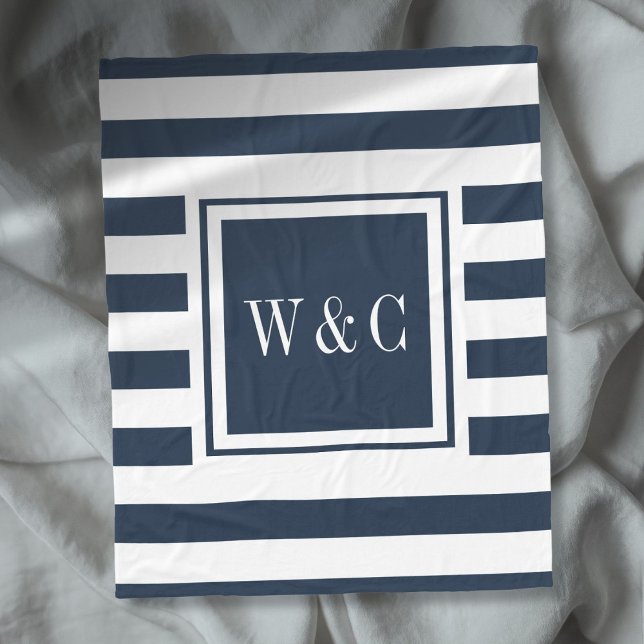 Manta Polar Monograma de moda azul marino y blanco a rayas (Navy Blue White Stripe Trendy Monogram Fleece Blanket)