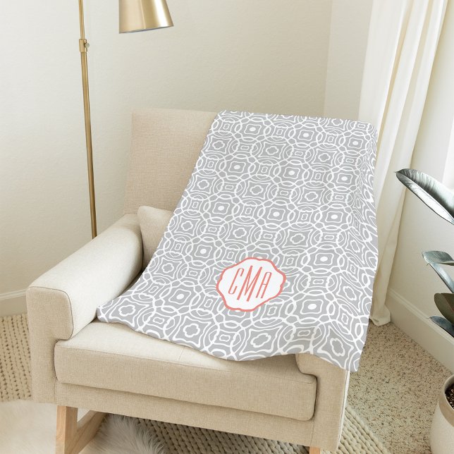 Manta Polar Monograma de quatrefoil coral y gris (Subido por el creador)