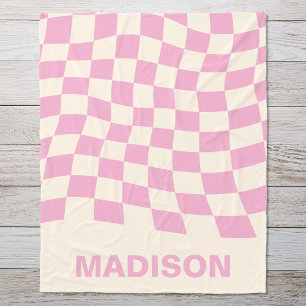 Manta Polar Monograma del modelo moderno de Wavy de color rosa