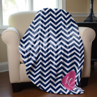Manta Polar Monograma del patrón zigzag azul y fucsia