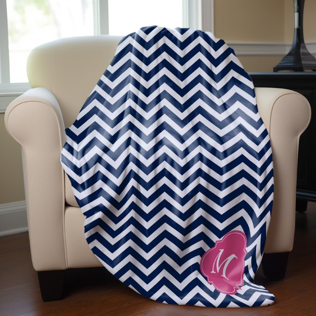 Manta Polar Monograma del patrón zigzag azul y fucsia (Subido por el creador)