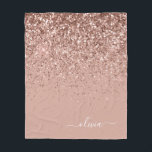 Manta Polar Monograma del Purpurina de oro rosa de Rubor<br><div class="desc">Oro Rosa - Nombre del Monograma del Purpurina Rubor Faux Pink Sparkle y Mapa inicial de la flota. Esto hace que el dulce perfecto cumpleaños 16, boda, ducha de novia, aniversario, ducha de bebé o fiesta de soltera sea regalo para alguien que ama el lujo glam y los estilos de...</div>