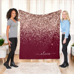 Manta Polar Monograma del Purpurina de oro rosa de Rubor en Bo<br><div class="desc">Oro Rosa - Nombre del Monograma del Purpurina de chispa Rosada y Borgoña Rubor y Cama de la Flota Inicial. Esto hace que el dulce perfecto cumpleaños 16, boda, ducha de novia, aniversario, ducha de bebé o fiesta de soltera sea regalo para alguien que ama el lujo glam y los...</div>