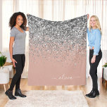 Manta Polar Monograma del Purpurina plateado rosa de la rosa r<br><div class="desc">Oro Rosa - Nombre del Monograma del Purpurina de espuma Rosada y Plata de Rubor y Cama de la Flota Inicial. Esto hace que el dulce perfecto cumpleaños 16, boda, ducha de novia, aniversario, ducha de bebé o fiesta de soltera sea regalo para alguien que ama el lujo glam y...</div>
