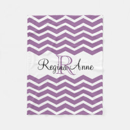 Manta Polar Monograma Lilac Púrpura/Blanco Keepsake Chevron
