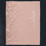 Manta Polar Monograma monograma de guion de Purpurina rosa de<br><div class="desc">Oro Rosa - Nombre del monograma del Purpurina de la aguja rosada de Rubor y Mapa inicial de la flota. Esto hace que el dulce perfecto cumpleaños 16, boda, ducha de novia, aniversario, ducha de bebé o fiesta de soltera sea regalo para alguien que ama el lujo glam y los...</div>