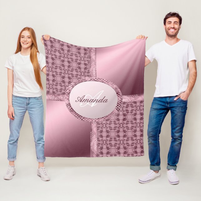 Manta Polar Monograma rosa de las joyas satinadas de Faux Lace (In situ)