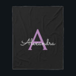Manta Polar Morado Black Script Girly Monograma Nombre<br><div class="desc">Monograma de guion de imitación morado y negro Añadir su propio nombre Fleece Blanket. Esto hace que el dulce perfecto cumpleaños 16,  boda,  ducha de novia,  aniversario,  ducha de bebé o fiesta de soltera sea regalo para alguien que ama el lujo glam y los estilos de moda.</div>