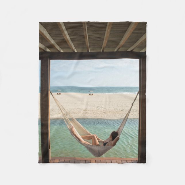 Manta Polar Mujer que pone en una hamaca en un pequeño hotel (Anverso)