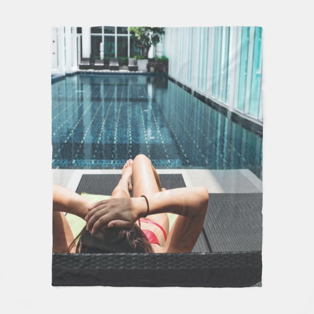 Manta Polar Mujer sentada en el salón de chaise marrón (Anverso)