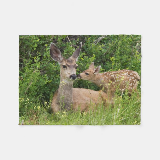 Manta Polar Mule Deer Doe con Fawn (Frente (Horizontal))