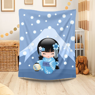 Manta Polar Muñeca Kokeshi de Invierno - Geisha de Montaña Azu