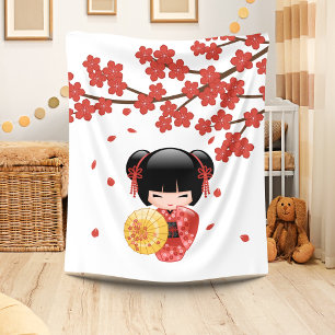 Manta Polar Muñeca Roja Sakura Kokeshi - Geisha Japonesa Adora