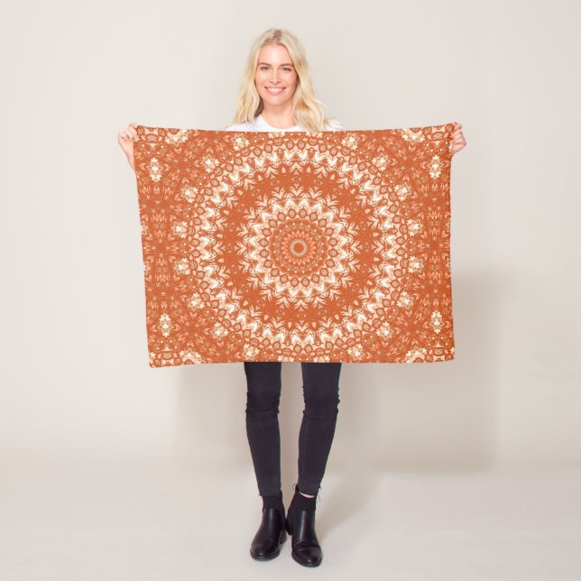 Manta Polar Naranja mandala. (In situ)