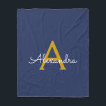 Manta Polar Navy Blue Gold Girly Script Monograma moderno<br><div class="desc">Monograma de guion dorado y azul de la marina añade tu propio nombre Fleece Blanket. Esto hace que el dulce perfecto cumpleaños 16,  boda,  ducha de novia,  aniversario,  ducha de bebé o fiesta de soltera sea regalo para alguien que ama el lujo glam y los estilos de moda.</div>