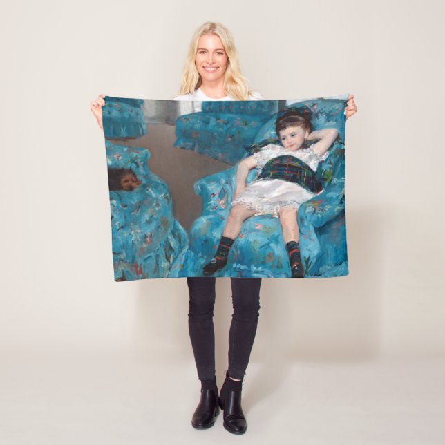 Manta Polar Niña pequeña en un sillón azul, Cassatt (In situ)