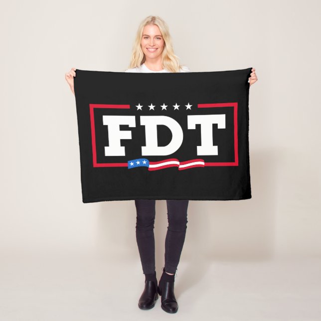 Manta Polar No a Trump, divertido anti-Trump con el FDT (In situ)