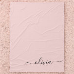 Manta Polar Nombre del Monograma de Rubor Dusty Pink Moderne S<br><div class="desc">Nombre de monograma sencillo de escritura negro y Rubor con color rosado y funda inicial de papel. Esto hace que el dulce perfecto cumpleaños 16, boda, ducha de novia, aniversario, ducha de bebé o fiesta de soltera sea regalo para alguien que ama el lujo glam y los estilos de moda....</div>
