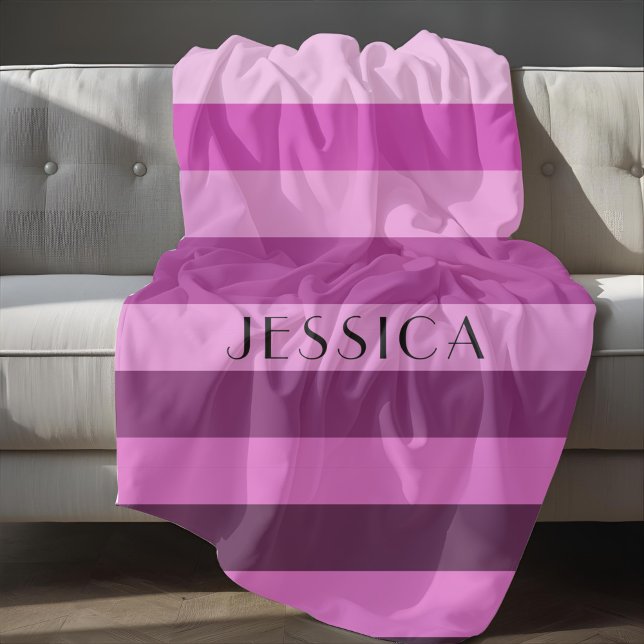 Manta Polar Nombre personalizado del patrón monocromo rayado p (Monochrome Purple Striped Pattern Personalize Name Fleece Blanket)