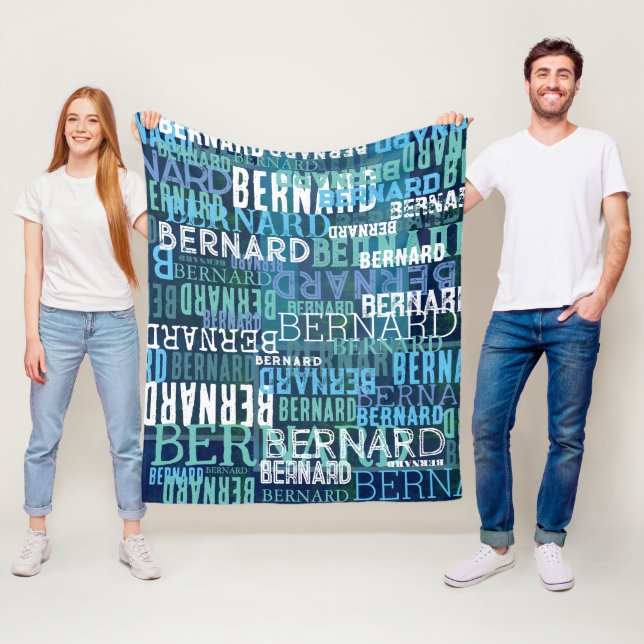 Manta Polar Nombre replicado en tonos de azul costero (In situ)