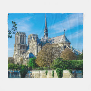 Manta Polar Notre Dame de París en Francia