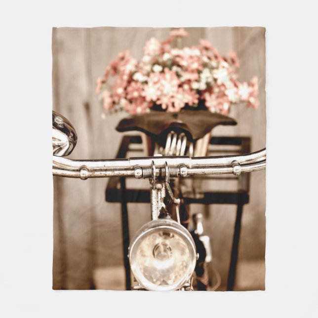 Manta Polar Old bicycle and flowers blur in background process (Anverso)