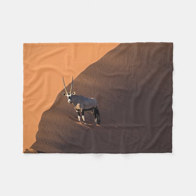 Manta Polar Oryx al borde, Namibia (Frente (Horizontal))