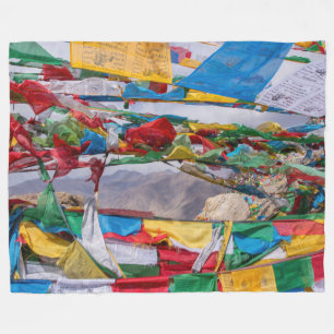 Manta Polar Paisaje tibetano con banderas de oración - Himalay