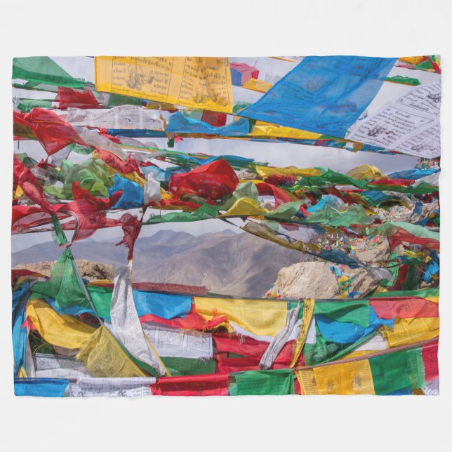 Manta Polar Paisaje tibetano con banderas de oración - Himalay (Frente (Horizontal))