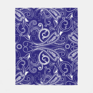 Manta Polar Paisley monocromo: azul, elegancia blanca.