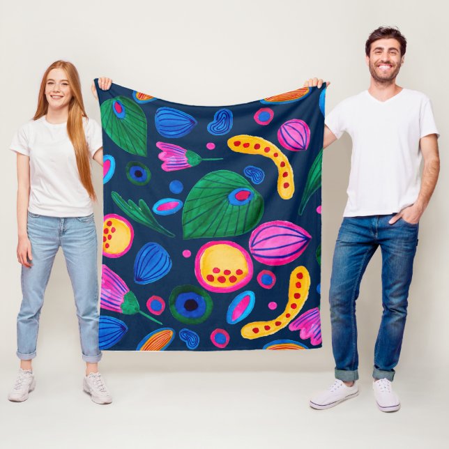 Manta Polar Patrón boho pintado a mano azul navy (In situ)