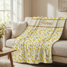 Manta Polar Patrón de flores silvestres amarillas con monogram