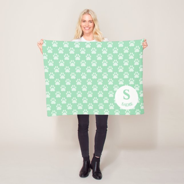 Manta Polar Patrón de Huellas de Pata Verde Menta con Monogram (In situ)
