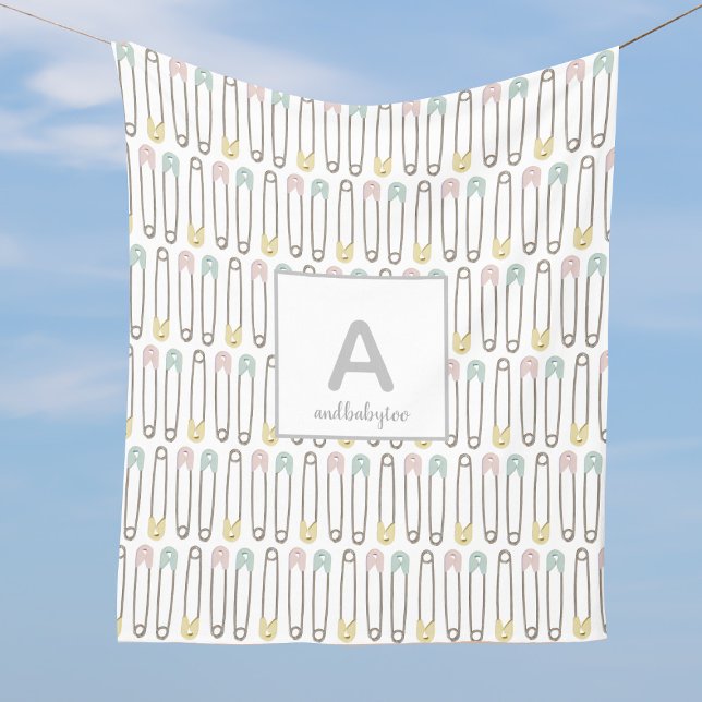 Manta Polar Patrón de pinza de pañal Monograma Funda (Suitable for all babiees, Fleece Blanket with space for your name and initial)