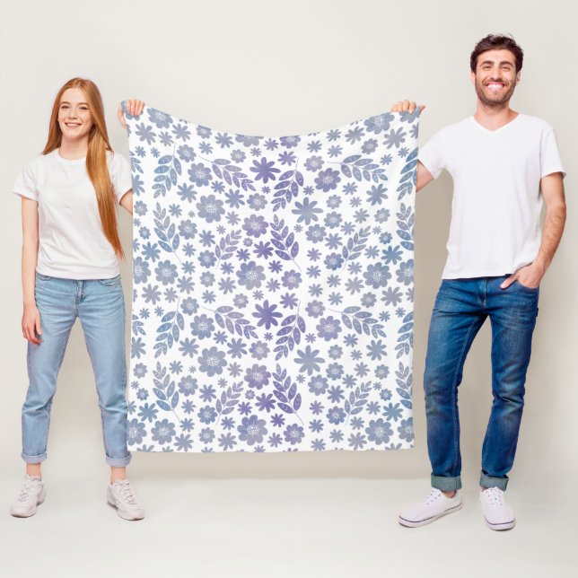 Manta Polar Patrón floral de gris y lavanda (In situ)