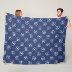 Manta Polar Patrón floral geométrico azul marino y blanco