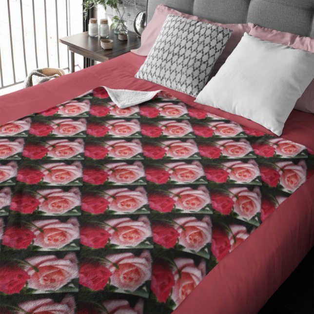 Manta Polar Patrón floral rosado rojo rosado de los Rosas (Pretty Roses Pink Red Floral Pattern Fleece Blanket)