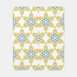 Manta Polar Patrón Geométrico En Amarillo, Blanco Y Azul.