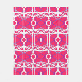 Manta Polar Patrón Geométrico En Rosa, Blanco Y Púrpura.