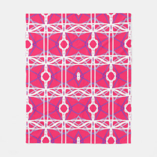 Manta Polar Patrón Geométrico En Rosa, Blanco Y Púrpura.