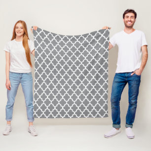 Manta Polar Patrón Quatrefoil gris y blanco