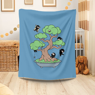 Manta Polar Pequeños Ninjas en árbol Bonsai sobre el azul