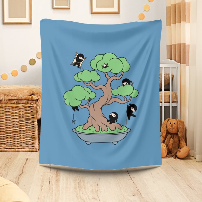 Manta Polar Pequeños Ninjas en árbol Bonsai sobre el azul (Subido por el creador)